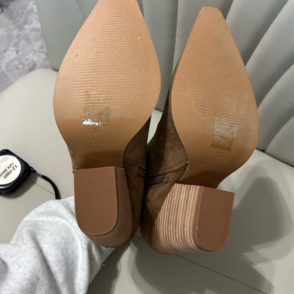 Elegant Tan Ankle Boots - Picture 8 of 10